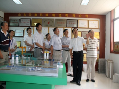 2012.7.28日山東天意兩項科技成果鑒定順利通過，北京領(lǐng)導(dǎo)專家，到我公司參觀指導(dǎo)