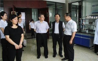 廢棄物資源化國(guó)家工程研究中心、昆明理工大學(xué)孫可偉教授,棄物資源化國(guó)家工程研究中心常務(wù)副主任、昆明理工大學(xué)教授李如燕博士蒞臨指導(dǎo)