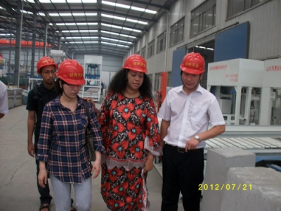 2012.7.21日坦桑尼亞總統(tǒng)夫人來我公司參觀指導(dǎo)、洽談合作