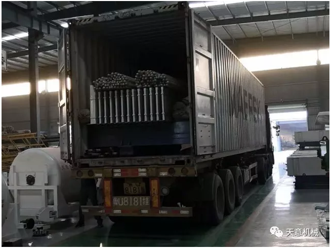 天意機(jī)械為柬埔寨客戶加工生產(chǎn)年產(chǎn)80萬平方輕質(zhì)墻板生產(chǎn)線成功裝車啟運(yùn)！