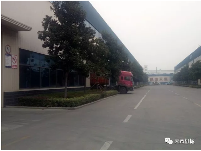 天意機(jī)械為柬埔寨客戶加工生產(chǎn)年產(chǎn)80萬平方輕質(zhì)墻板生產(chǎn)線成功裝車啟運(yùn)！